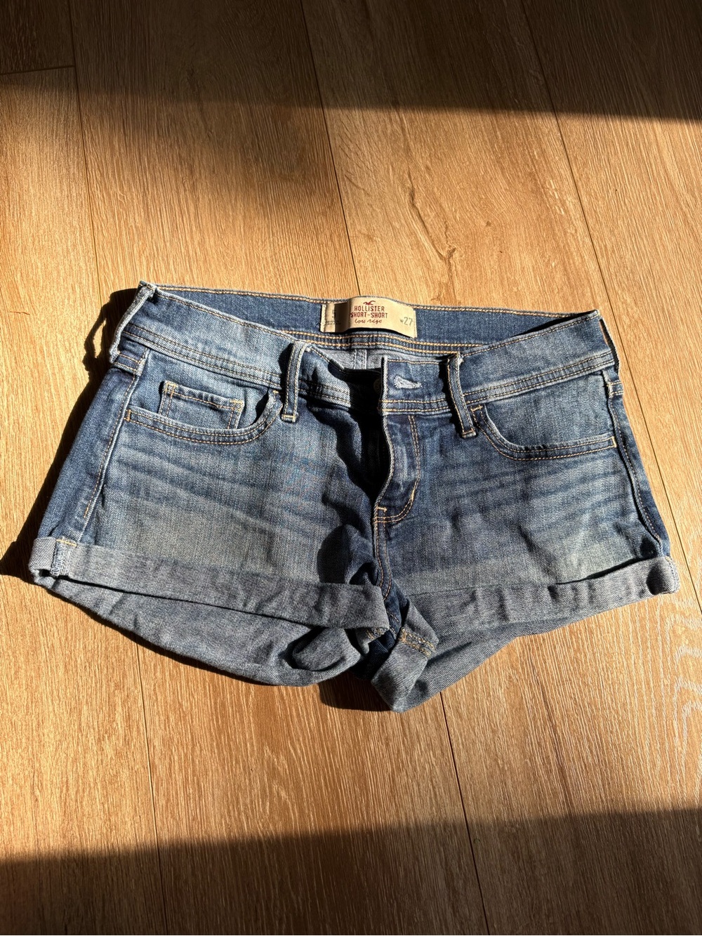 Hollister low-Rise Blue Denim Roll-Cuff Shorts